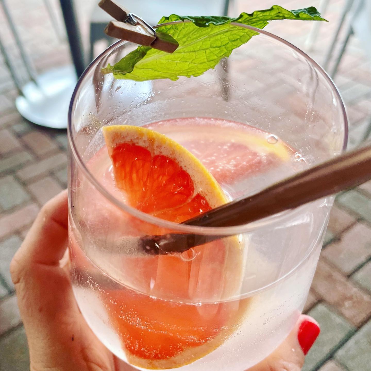 A little belated, this was a FABULOUS drink I had last week in Delray Beach, FL at @cut432steakhouse : a “Hemingway G&T” made with Malfy Rosa Gin. I never had @malfygin_us before this- it’s an Italian gin, with a bright grapefruit flavor. Aromas of rhubarb, anise, grapefruit…  a delicious, refreshing summer cocktail. It went down very smoothly, right before the most perfect petite filet mignon.  This is going to be my summer of 2022 cocktail.